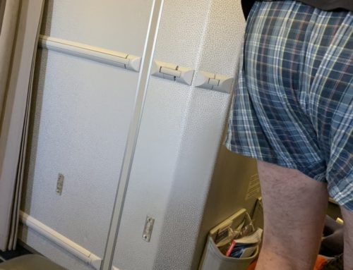 Woman live tweets fellow airline passenger sleeping in his boxers